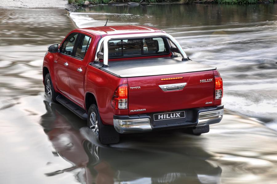  Toyota Hilux 4x4 Raider Double Cab 2018 года  (ZA) (фото 9 из 40)